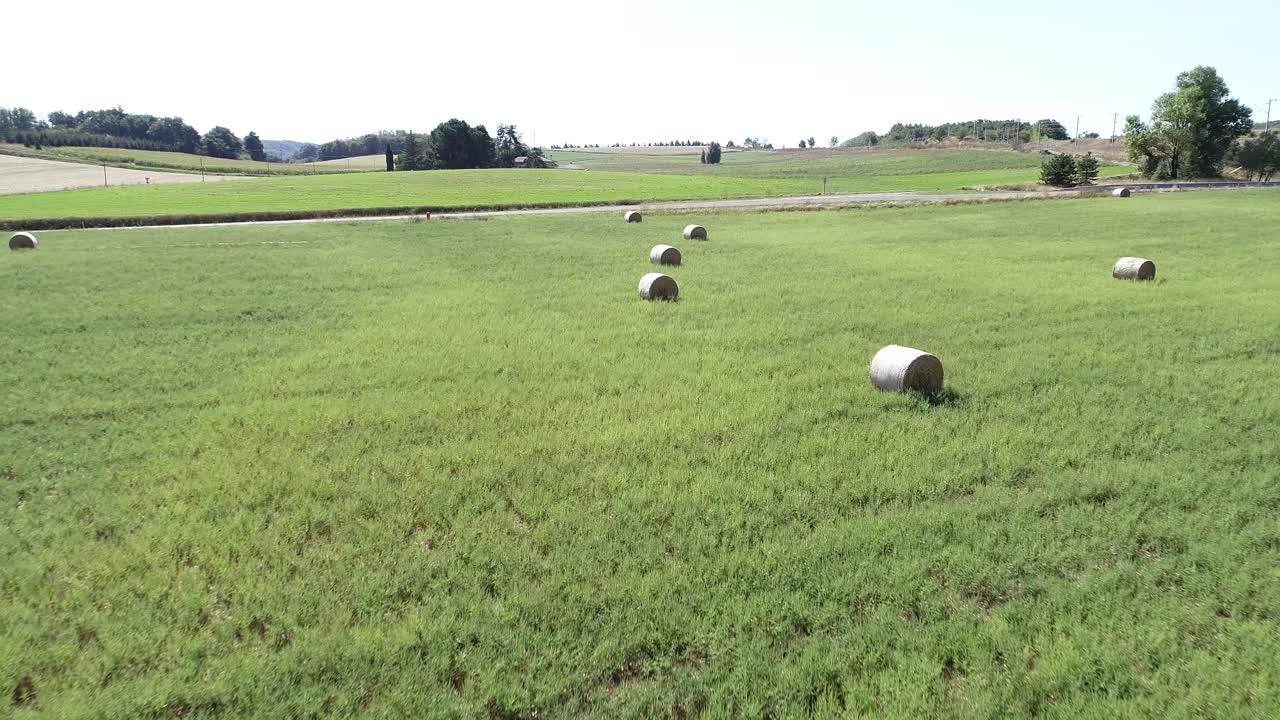 ⁇ 이 있는 프랑스 농장 들판 의 드론  ⁇