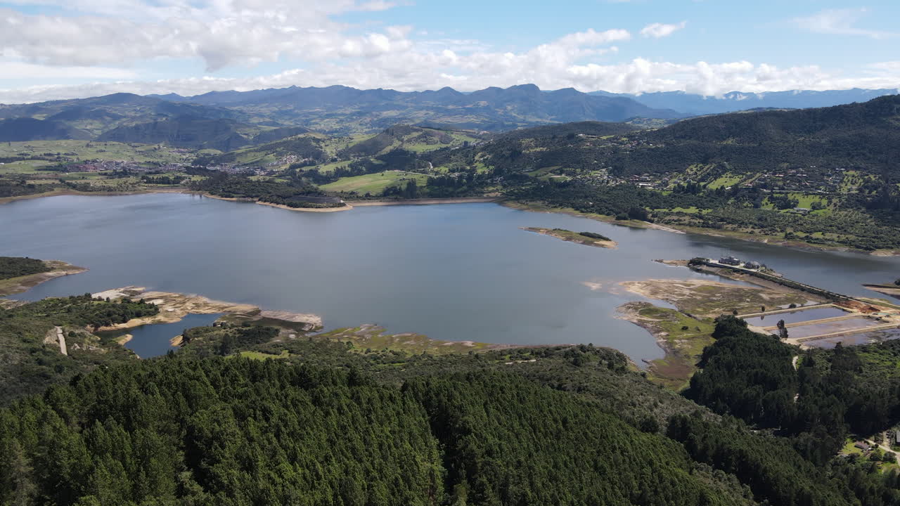 부고타 근처의 콜롬비아 산맥의 풍경
