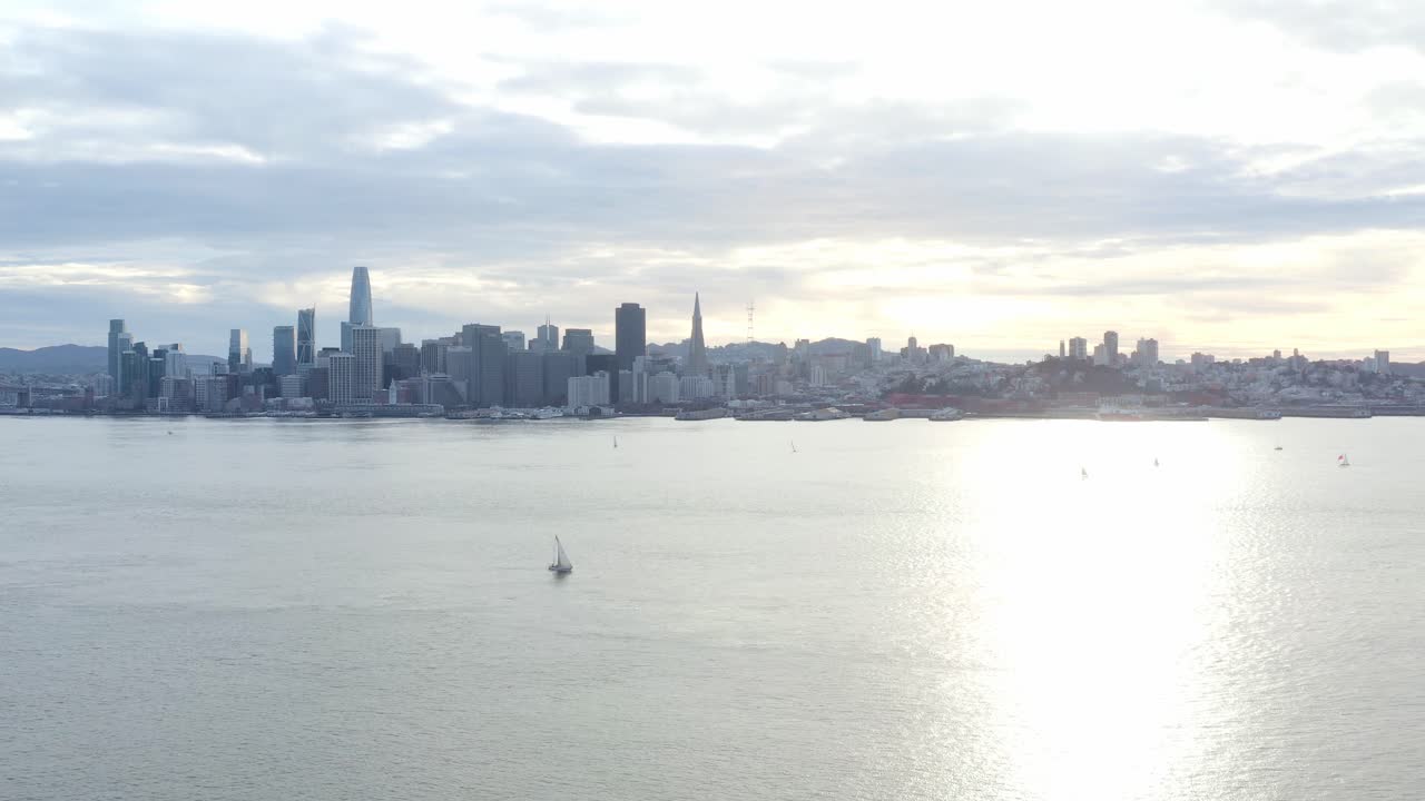 항공: 도시의 고층 빌딩, 무인 항공기 보기