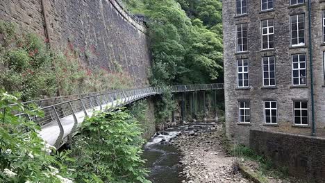 spectacular millenium walkway