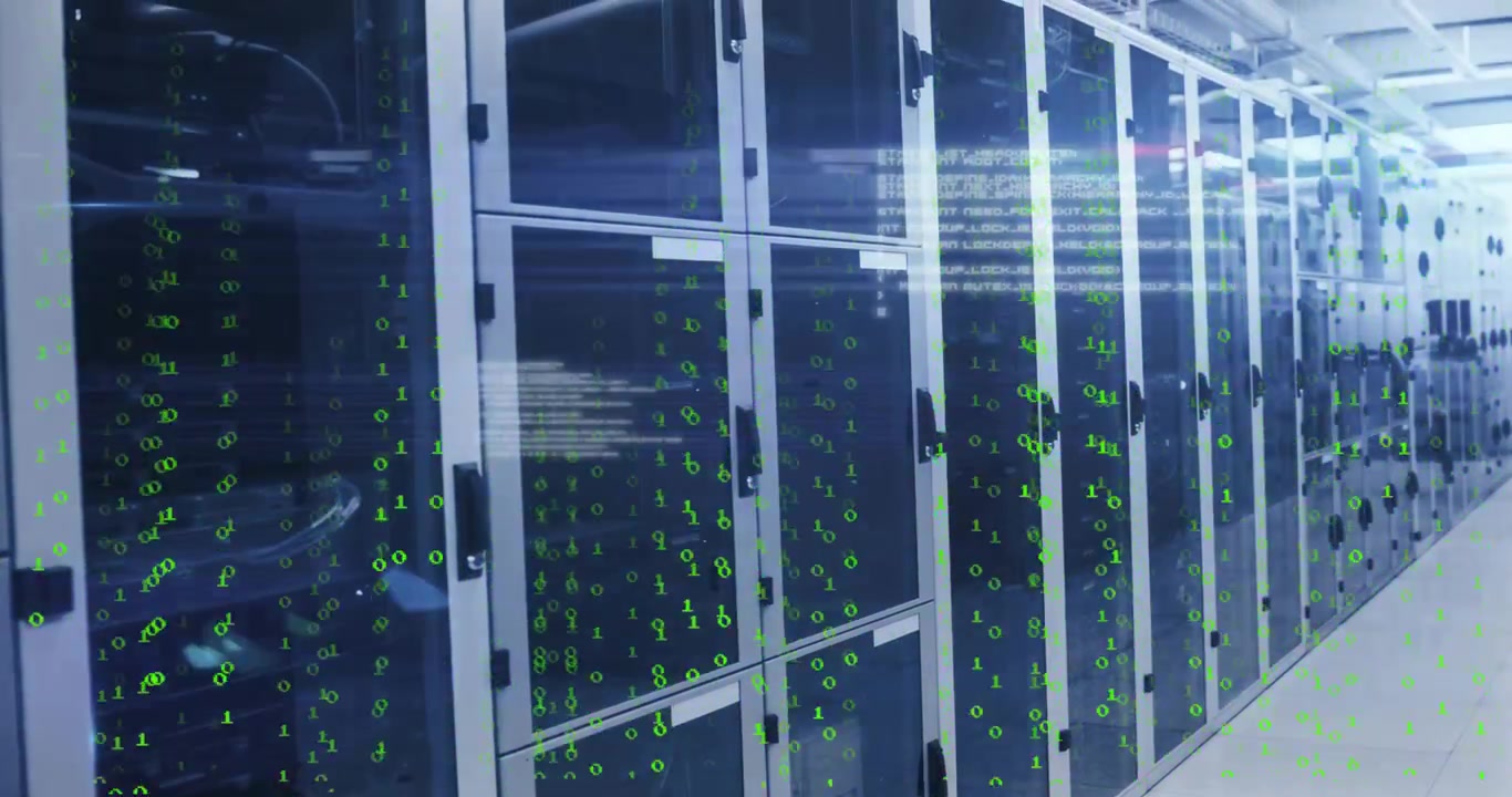 Kameraet panorerer forbi serverracks, hvor grøn binær kode kaskader ned over døre og visualiserer dataflow.