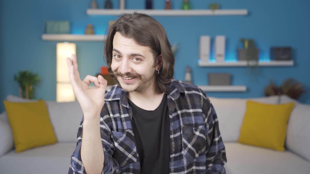 hombre positivo dando su aprobación.