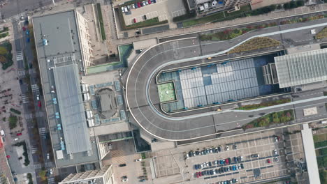 imágenes de drones rotativos de fiat lingotto en turín, italia