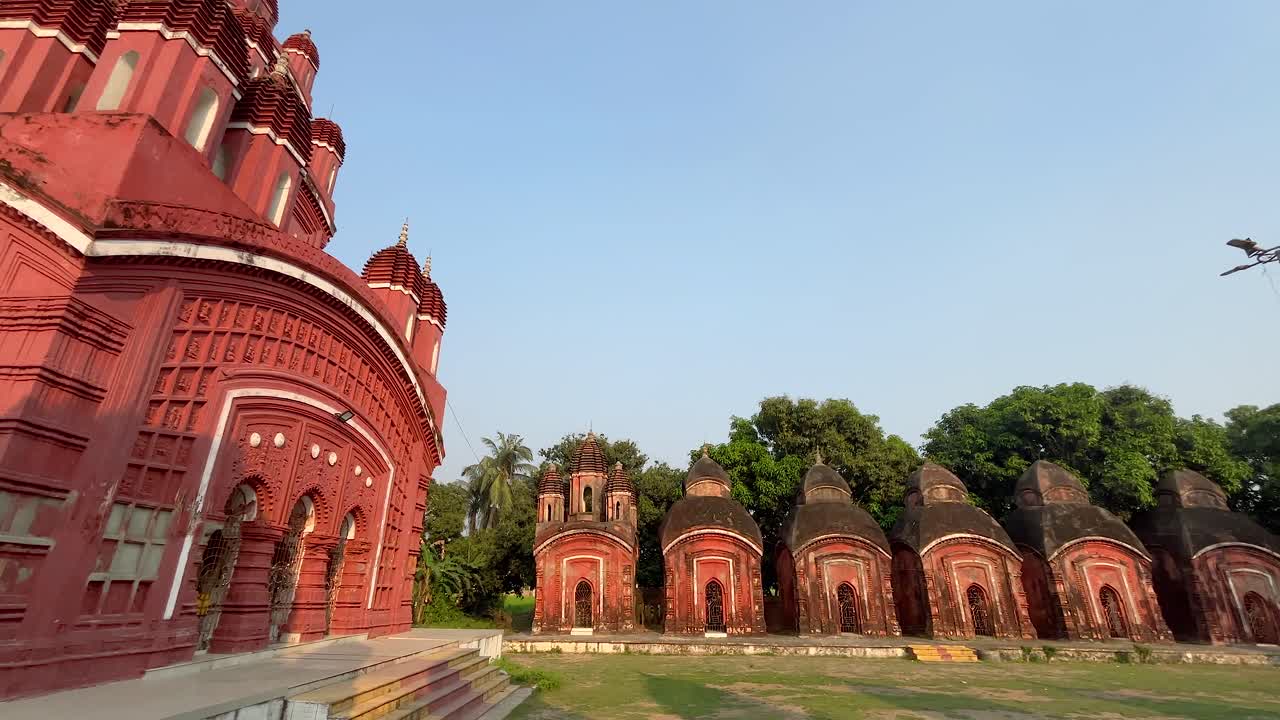 The Somra Bazar Anandamayi Temple was established in 1813. The terracotta art on the temple walls and the social system of the time are mentioned. This temple was established by Bireshwar Mustifi.