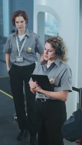 personal de seguridad del aeropuerto