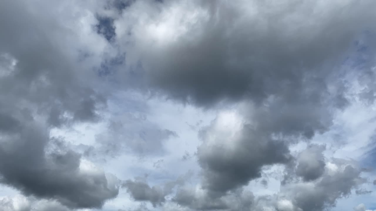 Time-lapse shot of moving stormy clouds in front of blue sky in thunderstorm
