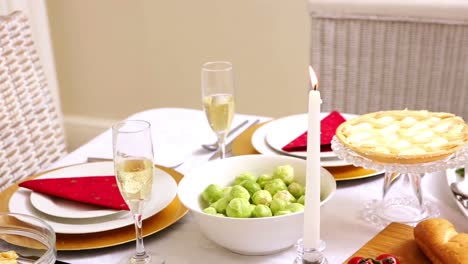 Mesa-De-Cena-Navideña-Con-Comida