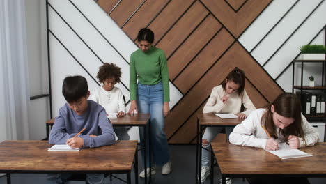 estudiantes en la escuela
