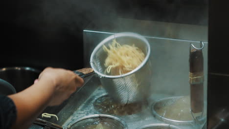 Cooking-Ramen-Noodles-,-Slow-Motion