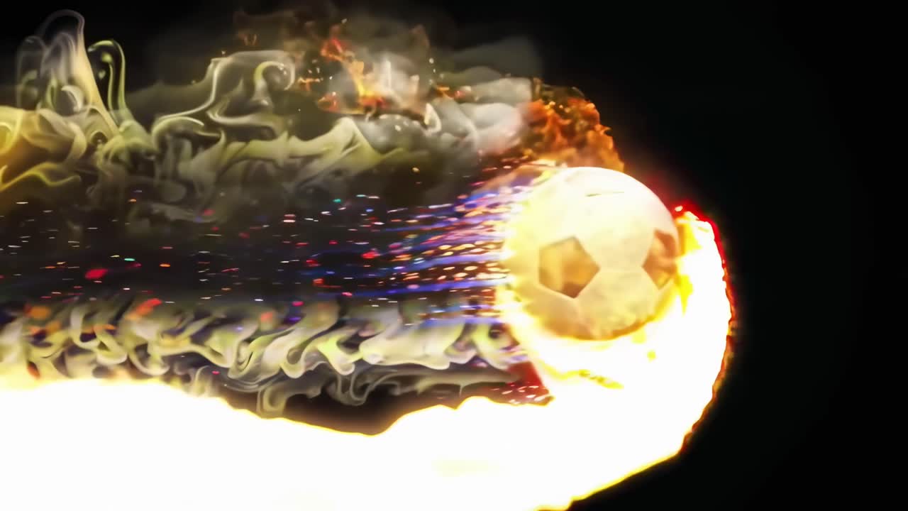 Video dinamico di un pallone da calcio infuocato ripreso da un'angolazione laterale, che enfatizza velocità ed energia.