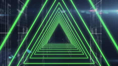 túnel de triángulos brillantes contra el procesamiento de datos en fondo azul