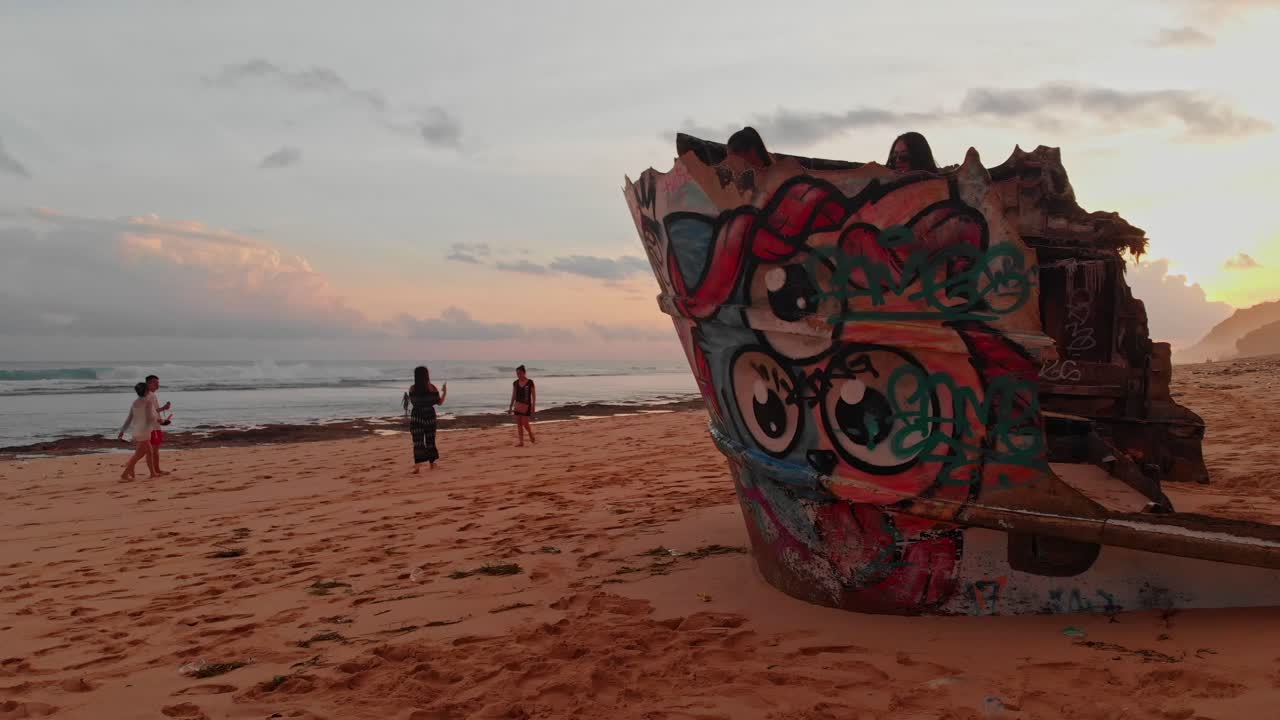 Hoàng hôn tại xác tàu đắm Nyang Nyang. Indonesia, Bali