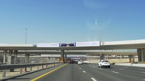 hora del día de dubai viaje por carretera viaje en coche construcción 4k