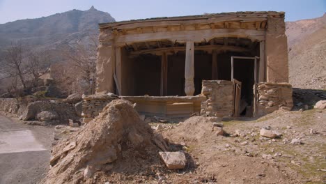 Antigua-Mezquita-De-Piedra-En-La-Fortaleza-En-La-Ruta-De-La-Seda-De-Las-Montañas,-Pueblo-Sentob-Uzbekistán-9-De-22