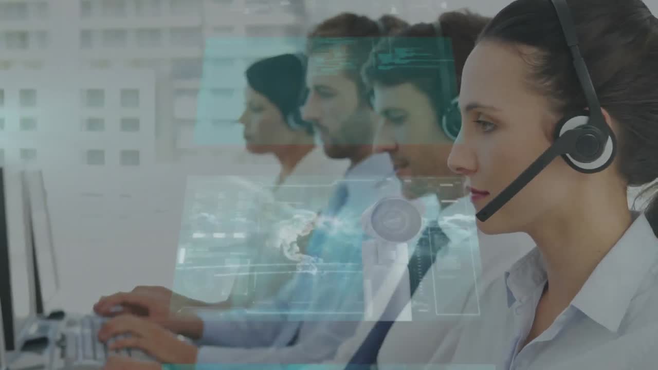 Animación de pantallas en movimiento sobre profesionales usando auriculares telefónicos.