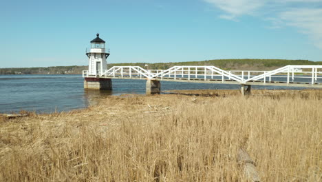 Low-Angle-Aerial-Shot-of-Doubling-Point-Lighthouse-in-Arrowsic,-Maine,-USA