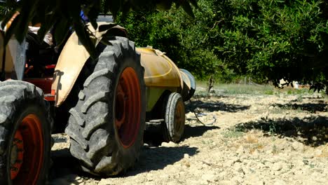movimiento gran tractor de jardín