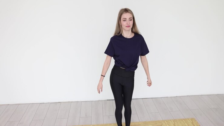 Woman doing lunges exercise