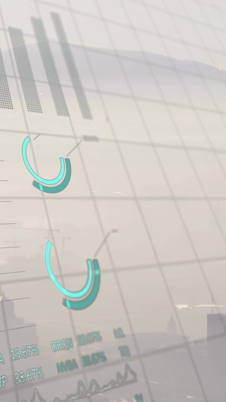Vertikal video: Ved opdatering glider gitteroverlejring over en diset skyline, animerer diagrammer for finans