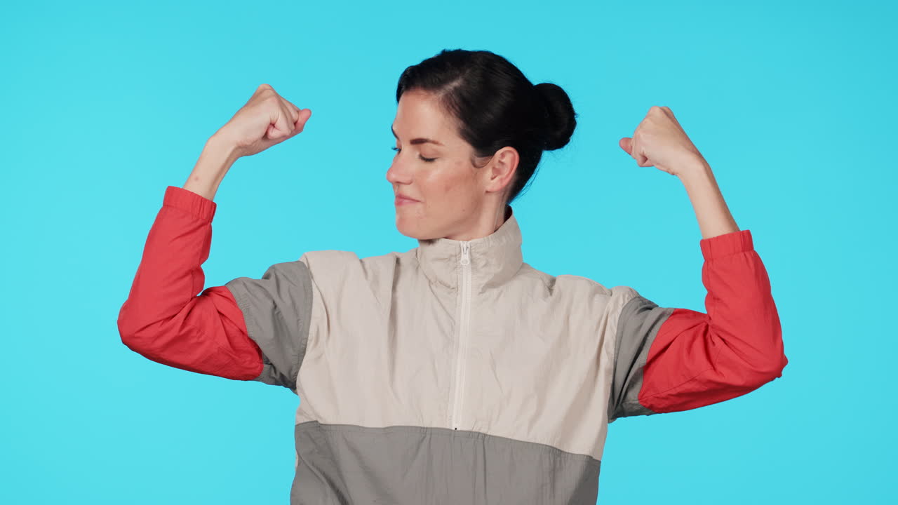 피트니스, 팔 또는 스튜디오 여성 플렉스 근육 성장