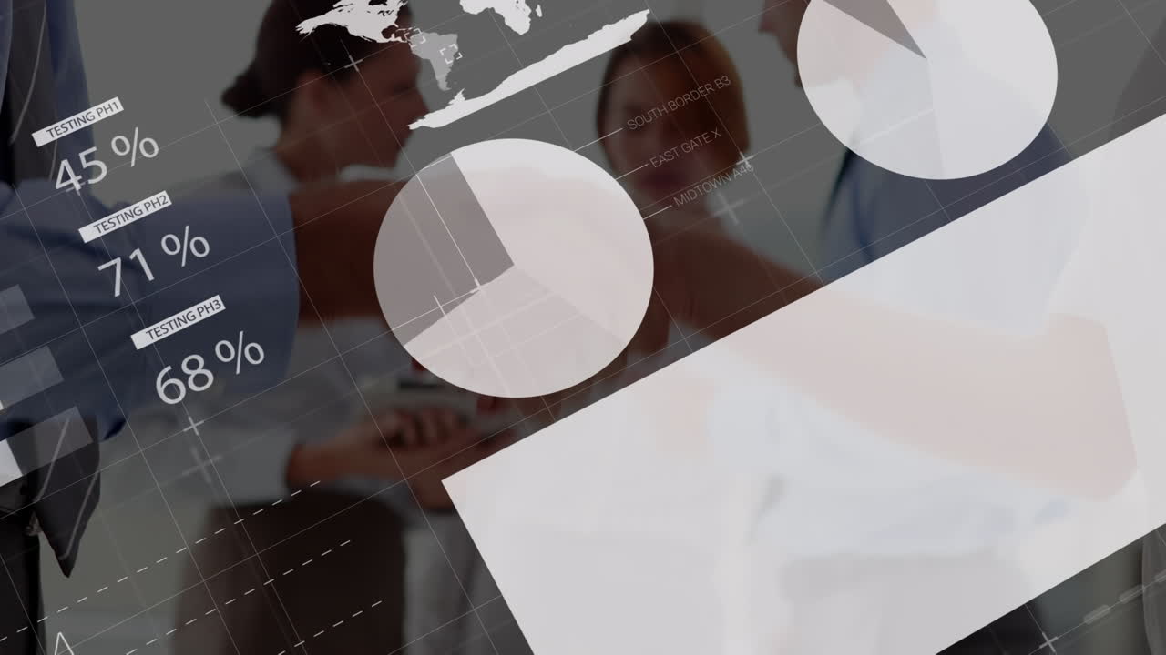 animación de datos financieros sobre una mujer de negocios caucásica y un hombre de negocios que se dan la mano