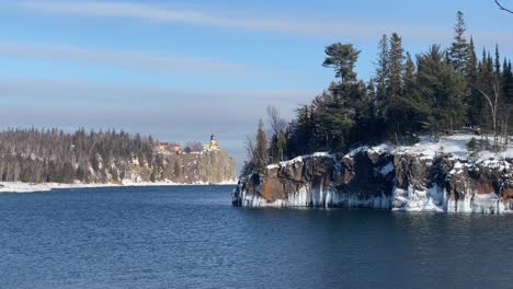 Split-rock-light-house,-north-shore-minnesota,-winter-afternoon,-Lake-Superior