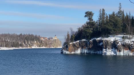 Split-Rock-Light-House,-North-Shore-Minnesota,-Winternachmittag,-Lake-Superior