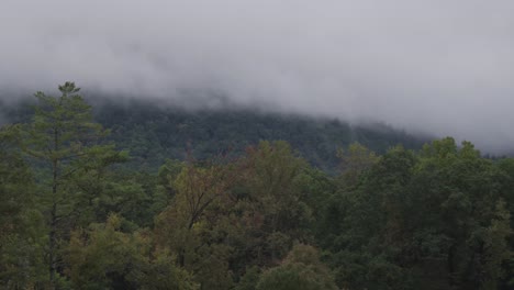 Lapso-De-Tiempo-De-Las-Montañas-Humeantes