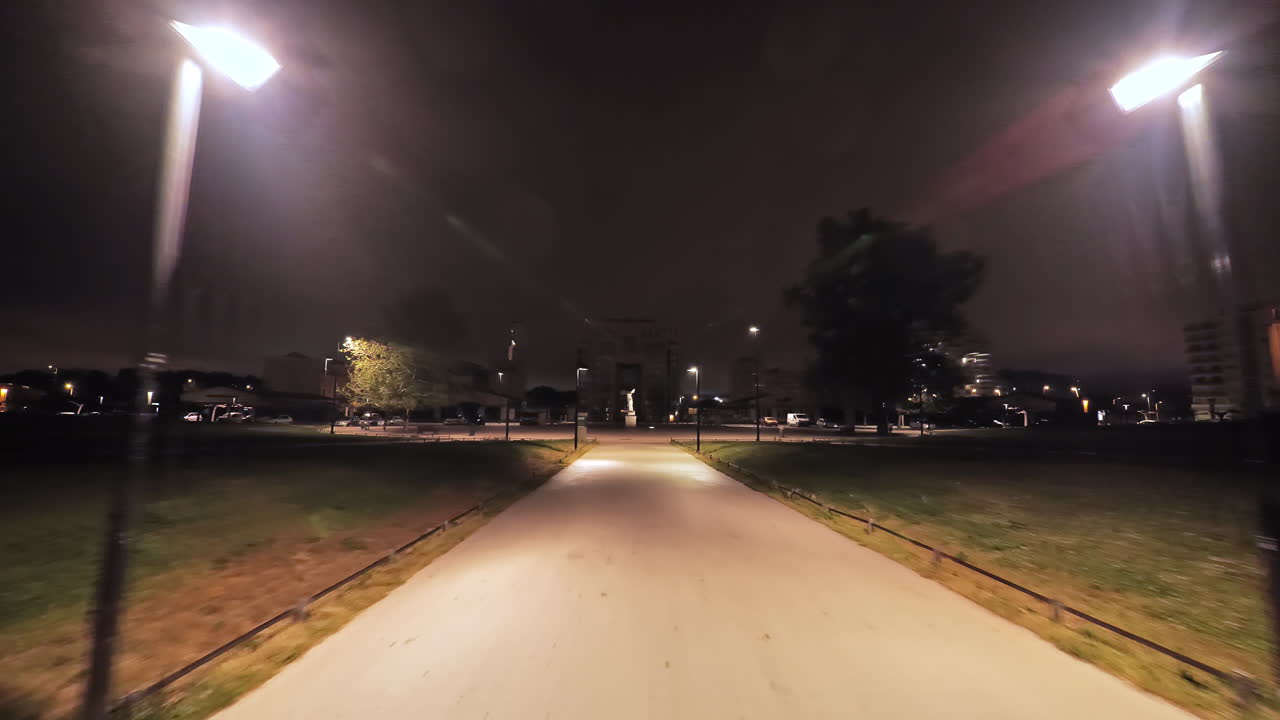 vista nocturna del barrio de antigone en montpellier