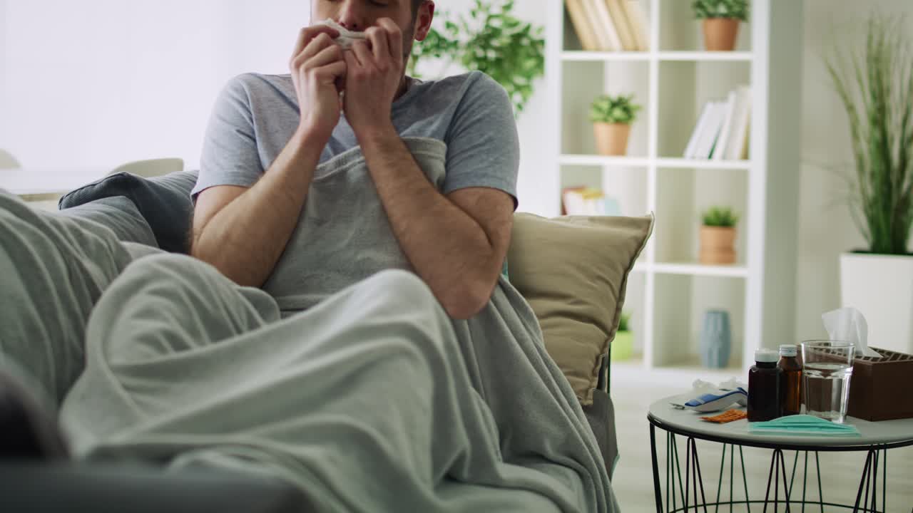 매우 아픈 남자가 나 ⁇ 게 느 ⁇ 지는 비디오