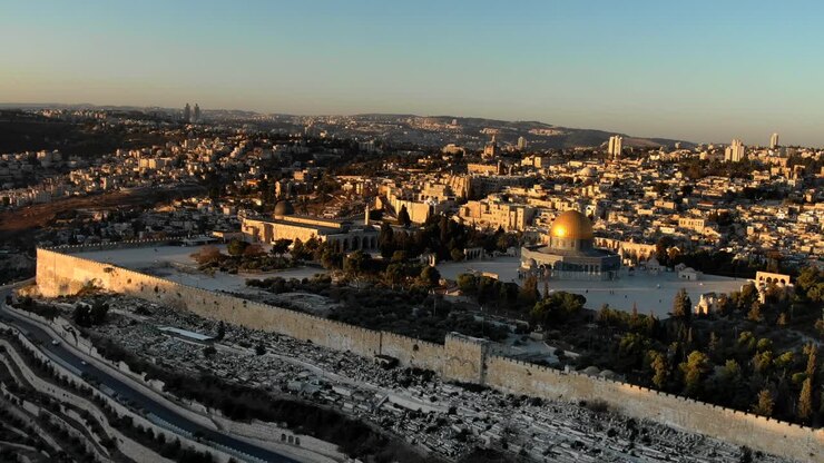Alba su Gerusalemme, Israele. Filmato aereo con drone 4K. Storia Biblica.