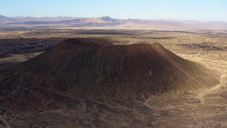 Increíbles-Imágenes-Aéreas-Del-Cráter-Amboy-En-Un-Hermoso-Día