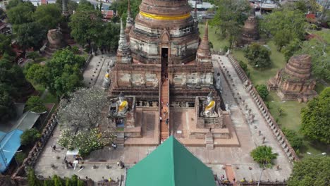 Einer-Der-Tempel-In-Der-Antiken-Stadt-Ayutthaya-In-Thailand