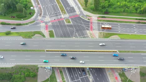 Luftaufnahme-Der-Autobahn-Während-Der-Hauptverkehrszeit