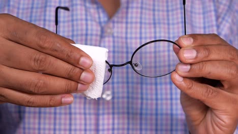 cleaning glasses with a tissue