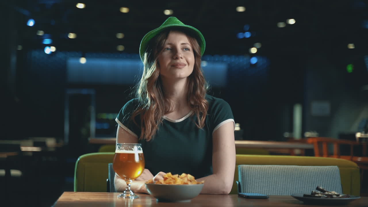 celebrando el día de san patricio en un pub 5