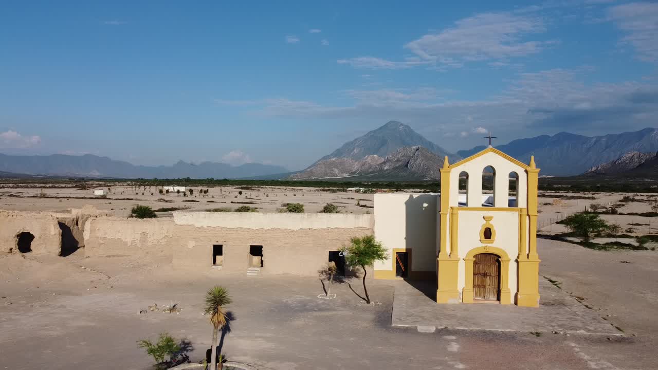 verlassene kirche mitten im nichts