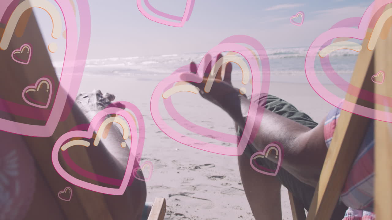 시니어 아프리카계 미국인 부부 가  ⁇ 빛 해변 에 있는 해변 에 누워 있는 심장 의 애니메이션