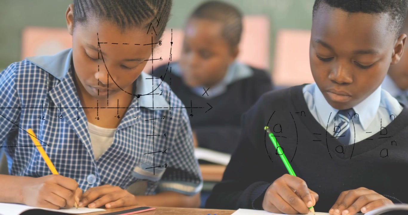 Animation de formules mathématiques sur des élèves afro-américains apprenant à l'école.