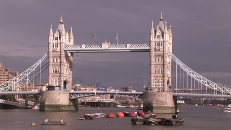 beautiful light on london bridge