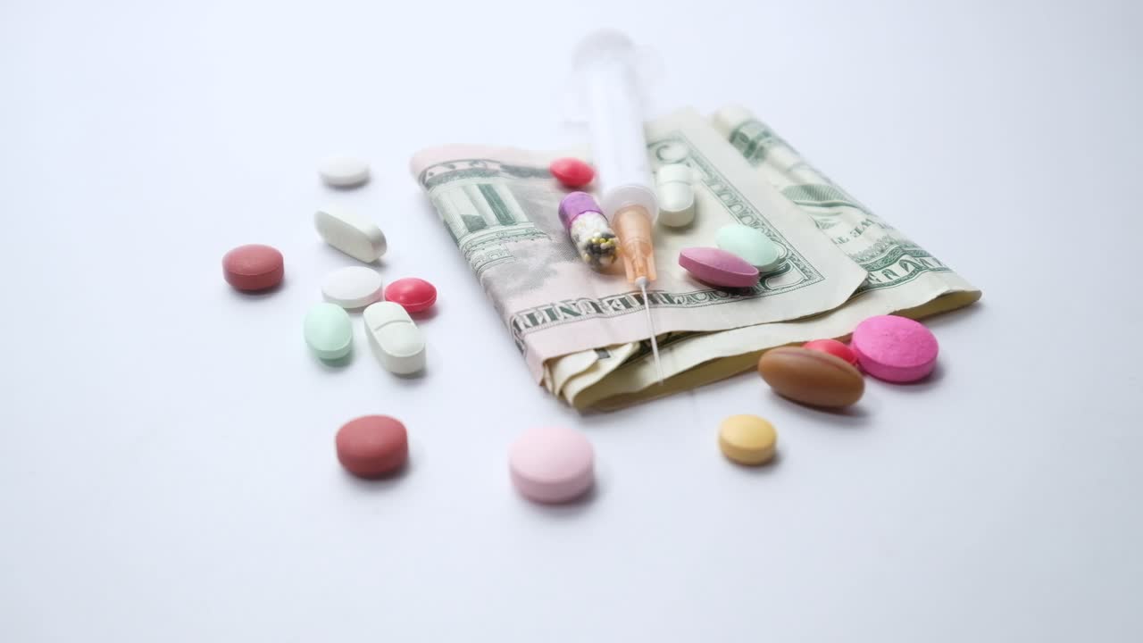 마약, 주사기, 그리고 돈