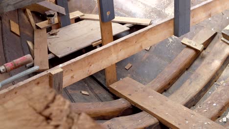 casco de madera de un barco en construcción