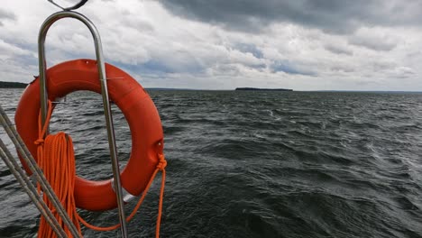 Stürmischer-See-Von-Yacht-Im-Sommer,-Polen