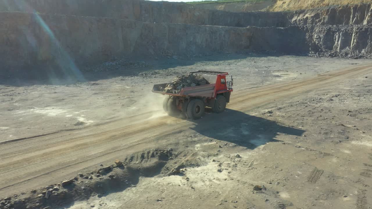 그라나이트 광산. 그라나이드 추출. 오픈 캐스트 광산. 광산 산업. 돌 광산 - 공중 전망