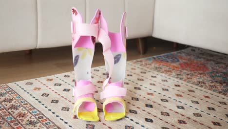 pink and yellow leg braces