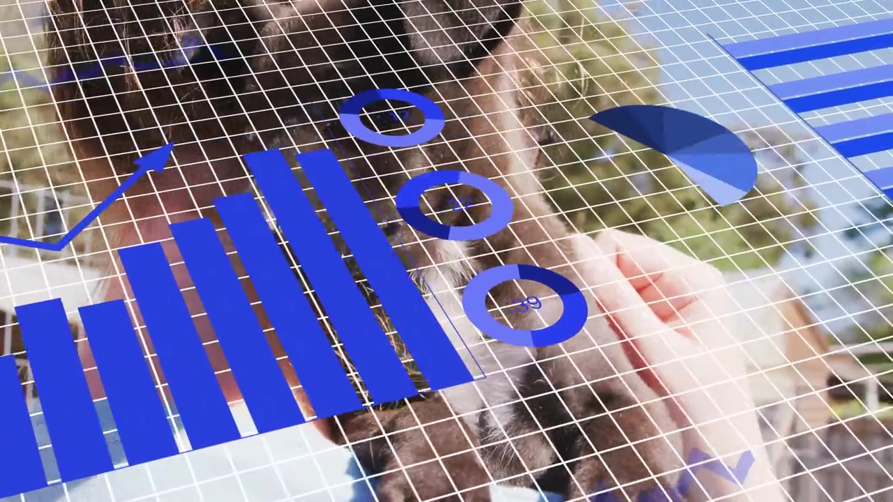 Donna che tiene lo smartphone all'orecchio, avviando una griglia 3D e grafici di dati che si muovono sul viso per le analisi.