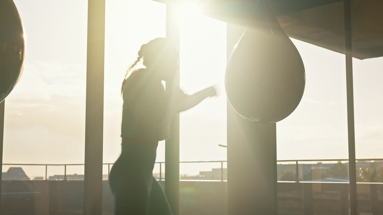 권투, 에너지 및 여성 훈련과 함께 구타
