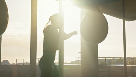 boxen, energie und frauentraining mit einem schlag