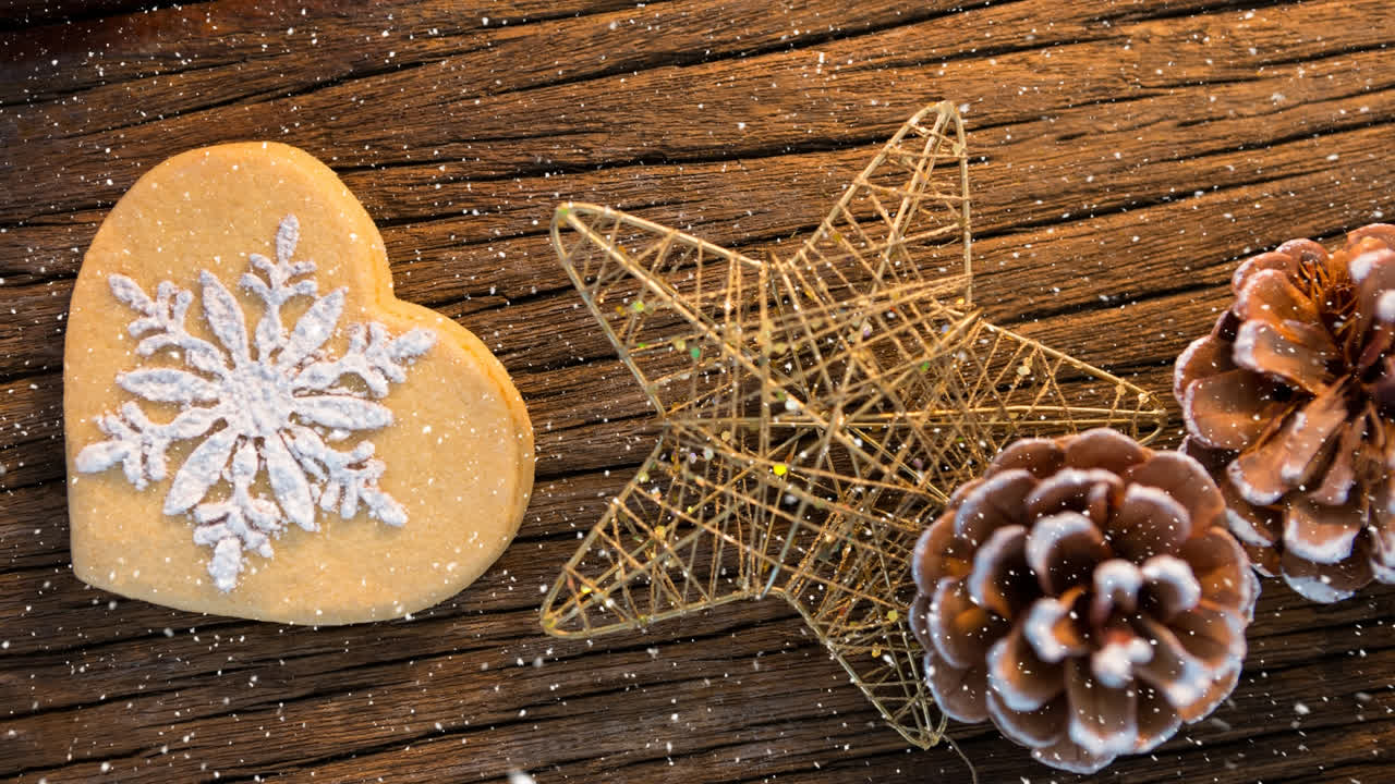 크리스마스 장식과 함께 내리는 눈