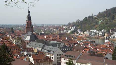 Casco-Histórico-Y-La-Iglesia-En-Alemania